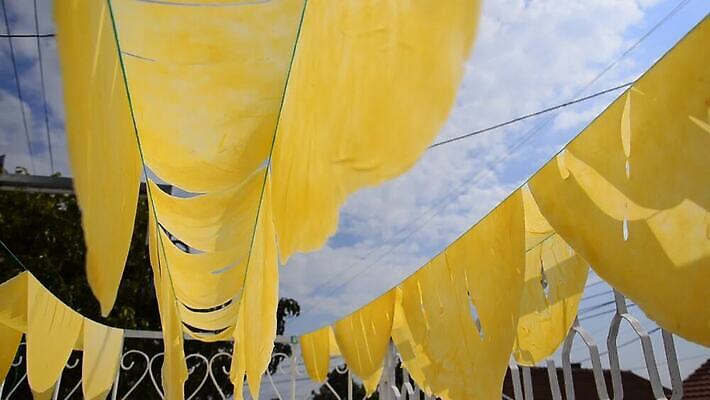 직업 물결 음식 재료 가정 하늘 주방용품 건조 요리 사람없음 햇빛 이탈리아 빵집 닫기 밀기 밀 유연 준비 생태계 이탈리아문화 날것 반죽 밀가루 동영상 그리스인 강렬 마케도니아 음식준비 페스츄리 핸드메이드 바클라바 MOV 튀르키예 해외동영상 클립영상 서양인 유럽 아시아 빵 생활용품 모션 디저트 곡류 태양 상점 가루 유럽문화 파일형식 남유럽