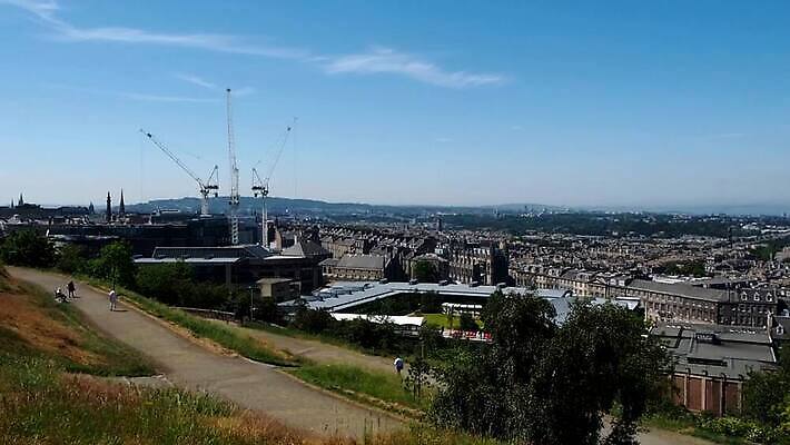 유럽 건축양식 영국 안테나 파노라마 풍경 사람없음 도시풍경 도시 언덕 타운 스카이라인 랜드마크 유럽연합 스코틀랜드 MOV 해외동영상 클립영상 건축 나라 통신 촬영기법 동영상 파일형식