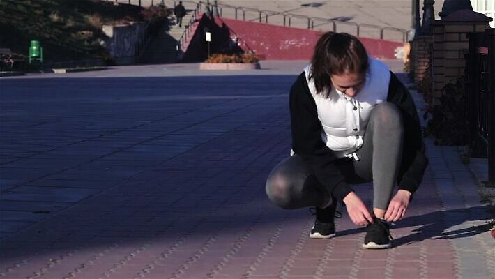 백인 라이프스타일 커플 공원 여자 남자 행복 스포츠 2 함께함 건강 한명 성인 야외 파란색 친구 달리기 조깅 운동 도시 그룹 연습 마라톤 달리기선수 주자 MP4 해외동영상 클립영상 서양인 1 공공시설 감정 컬러 컨셉 관계 모션 사람 경기 생활 육상스포츠 육상선수 동영상 파일형식