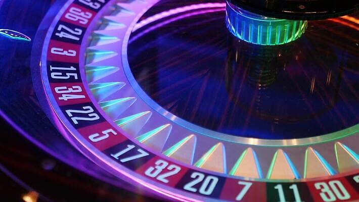 상징 공 탁자 추상 사람없음 목재 빨간색 숫자 검은색 미국 게임 우승 바퀴 행운 변화 재산 도박 위험 심볼 일렬 룰렛 중독 영 싱가폴 돌리기 마카오 복권 잭팟 유흥 4K MP4 해외동영상 클립영상 나무 문자 아시아 컬러 가구 컨셉 북아메리카 무늬 재료 모션 놀이 금융 최고 동영상 파일형식