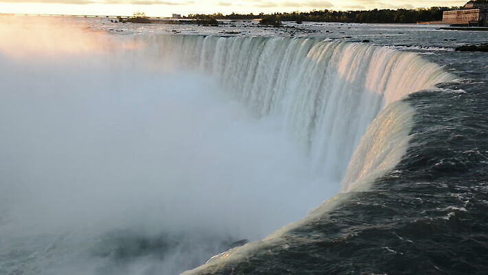분홍색 여행 캐나다 자연 하늘 표면 아침 사람없음 야외 가로 물 빛 강 햇빛 태양 일출 골짜기 힘 새벽 거품 폭포 흐름 안개 광선 개울 급류 가장자리 속도 호기심 분무기 나이아가라 내추럴 랜드마크 편자 MOV 해외동영상 클립영상 주간 자연요소 감정 컬러 컨셉 북아메리카 날씨 노을 미국 둘레 생태계 동영상 말발굽 파일형식