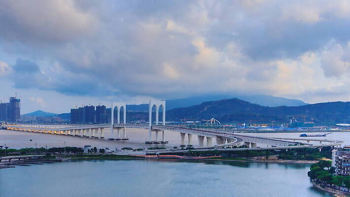 모양 구름 공공시설 산업 바다 여행 백그라운드 이동 건축양식 교통시설 자동차 하늘 아침 날씨 풍경 사람없음 야외 건물 경제 도시풍경 햇빛 반사 탑 중국 새벽 도시 도심 타운 랜드마크 마카오 절정 4K 타임랩스 MOV 해외동영상 클립영상 주간 자연요소 건축물 건축 아시아 육상교통 교통 컨셉 촬영기법 태양 시설 동영상 파일형식