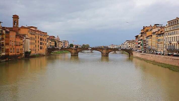유럽 여행 건축양식 하늘 휴가 파노라마 사람 풍경 사람없음 건물 물 관광지 강 도시풍경 산타클로스 성당 교회 여행객 탑 일몰 이탈리아 도시 중세 역사 이탈리아문화 대성당 마리아 타운 스카이라인 랜드마크 로마인 르네상스 명승지 옛날 토스카나 피렌체 4K MP4 해외동영상 클립영상 자연요소 건축물 건축 나라 종교 크리스마스 종교건축 촬영기법 인종 노을 동영상 유럽문화 파일형식
