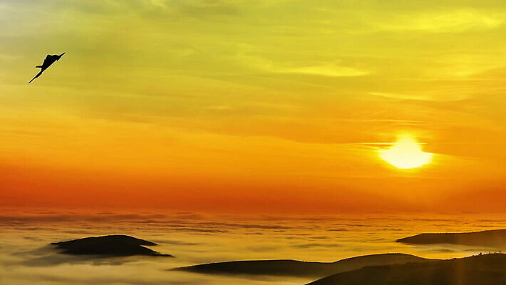 구름 실루엣 날개 하늘 비행기 사람없음 공중 컬러풀 힘 일몰 비행 방어 공격 비밀 공군 항공 속도 군용 전쟁 제트기 전략 우주산업 대패 레이더 스파이 폭격기 HD MOV 해외동영상 클립영상 자연요소 산업 무기 컬러 컨셉 항공교통 모션 대중교통 군대 촬영기법 어류 우주 노을 동영상 파일형식