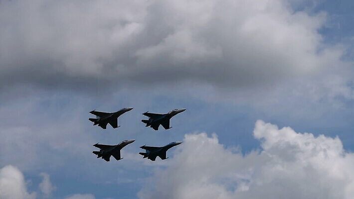 산업 하늘 비행기 사람없음 힘 공연 4 공군 속도 군용 전쟁 쇼 제트기 육군 에어쇼 대패 MOV 해외동영상 클립영상 항공교통 대중교통 군대 이벤트 숫자 동영상 파일형식