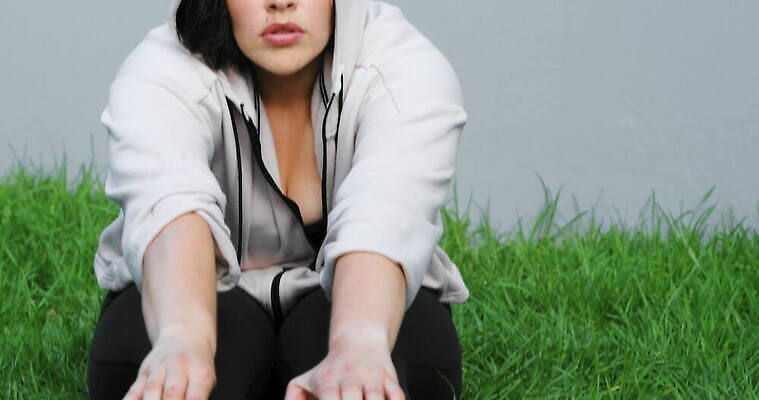 여자 스포츠 아프리카 갈색머리 한명 앉기 성인 야외 30대 운동복 운동 남아프리카 케이프타운 혼혈 4K 틸트업 MOV 해외동영상 클립영상 1 헤어스타일 옷 나라 모션 촬영기법 건강 사람 장년 다문화 동영상 남아프리카공화국 파일형식