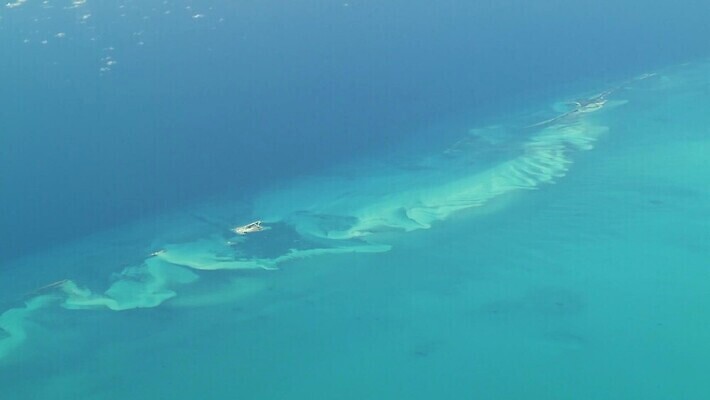 계절 섬 교통시설 자연 하늘 날씨 비행기 안테나 사람없음 파란색 햇빛 환경 맑음 비행 분위기 주식 고도 항공 상업 동영상 대서양 정의 고립 바하마 터키석 HD MP4 해외동영상 클립영상 바다 컬러 교통 컨셉 통신 항공교통 대중교통 금융 태양 보석 시설 생태계 파일형식