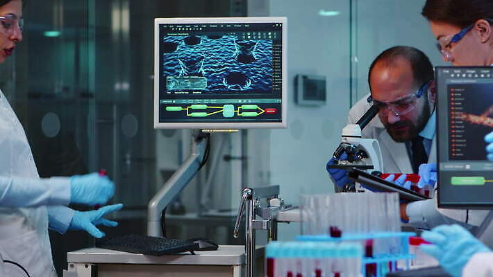 직업 과학 건강 현미경 실험 사람없음 치료 약 장비 간호사 의사 그룹 엔지니어 실험실 바이러스 보호 질병 생명공학 야간 저녁 연구원 과학자 분석 직원 하이테크 미생물 혁명 개발 백신 전염병 화학자 코로나바이러스 4K MOV 해외동영상 클립영상 자연요소 컨셉 의학 생물 기술 실험기구 의료진 기술자 동영상 학자 파일형식