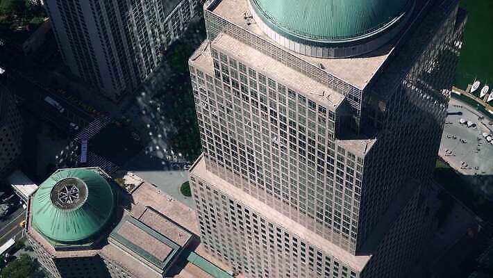 도로 여행 비즈니스 건축양식 하늘 새로움 거리 안테나 파노라마 풍경 사람없음 건물 금융 파란색 강 도시풍경 사무실 탑 항구 고층빌딩 미국 도시 도심 정상 뉴욕 택시 지역 방문 대도시 맨해튼 랜드마크 4K MOV 해외동영상 클립영상 건축물 건축 길 컬러 컨셉 북아메리카 통신 교통시설 승용차 자동차 촬영기법 빌딩 경제 동영상 파일형식