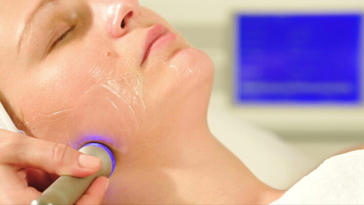 직업 여자 얼굴 사람 파란색 뷰티 상점 스크린 스파 화장품 장비 미용사 피부 피부관리 테라피 순서 돌봄 리프팅 치료사 MOV 해외동영상 클립영상 컬러 모션 신체부위 동영상 파일형식