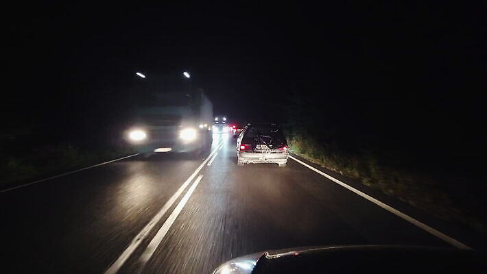 디자인 도로 선 여행 교통시설 모션 자동차 거리 스트레스 경고 사람없음 빨간색 빛 어둠 손상 운전 도시 시간 고속도로 기다림 좌절 야간 위험 아스팔트 잼 충돌 사건 짐차 그만 자동 통근 4K MOV 해외동영상 클립영상 자연요소 감정 길 육상교통 컬러 교통 컨셉 소스_음식 시설 출근 동영상 파일형식