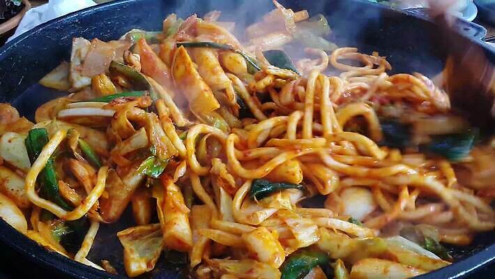 라이프스타일 그릇 음식 고추 주방용품 서브 한국 실내 마늘 육류 요리 사람없음 빨간색 식사 치킨 튀김 신선 뜨거움 양념 연기 그릴 수증기 난로 양배추 브런치 후추 생강 남쪽 점심식사 끓이기 단백질 절임 4K MOV 해외동영상 클립영상 식기 아시아 컬러 생활용품 채소 식재료 모션 내부 생활 난방기 방향 향신료 동영상 닭고기요리 영양소 파일형식