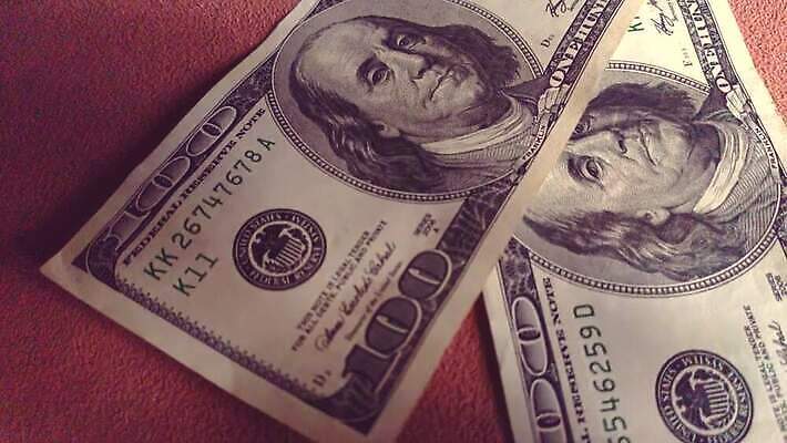 손 응시 행복 백그라운드 지폐 돈 비즈니스 탁자 성공 앉기 사람없음 내부 금융 달러 검은색 이탈리아 거래 잡기 비즈니스맨 범죄 재산 떨어짐 주기 복고 뇌물 단검 깡패 고립 마피아 불법 승자 옛날 많음 4K MP4 해외동영상 클립영상 시선 남자 감정 유럽 무기 컬러 가구 컨셉 모션 신체부위 경제 직장인 검 동영상 파일형식