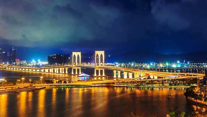 건축양식 자동차 풍경 사람없음 야외 건물 도시풍경 중국 야간 해안도시 랜드마크 마카오 가교 4K 타임랩스 MP4 해외동영상 클립영상 자연요소 건축물 건축 아시아 육상교통 촬영기법 도시 동영상 파일형식