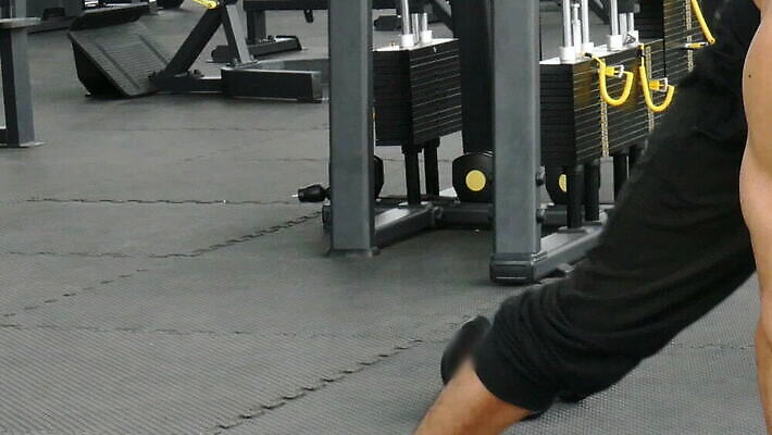 남자 스포츠 신체 근육 건강 한명 성인 운동 힘 아령 작업 센터 몸무게 보디빌딩 보디빌더 연습 클럽 체육관 근육질 리프트 팔 무거움 리프팅 이두근 MOV 해외동영상 클립영상 1 사람 신체부위 헬스 무게 몸매 동영상 파일형식