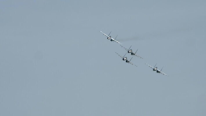 무기 날개 교통시설 하늘 비행기 사람없음 그룹 전시회 항공 군용 러시아 쇼 제트기 에어쇼 대패 러시아인 4K MOV 해외동영상 클립영상 서양인 유럽 교통 항공교통 대중교통 군대 전시 시설 동영상 파일형식