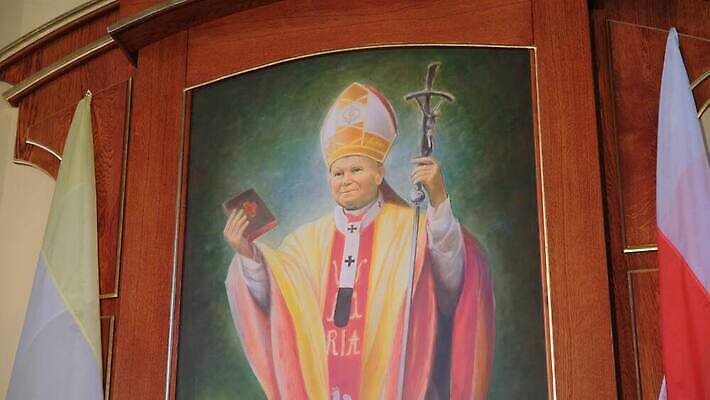 종교 건축양식 실내 사람 사람없음 건물 조각상 교회 천주교 그림 교황 4K MOV 해외동영상 클립영상 건축물 건축 종교건축 내부 조형물 동영상 파일형식