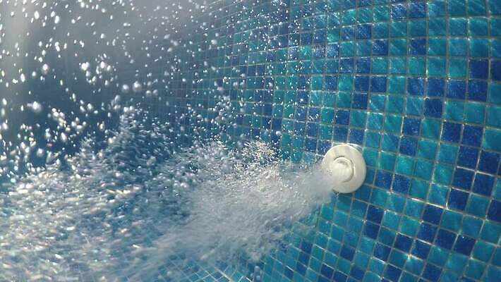 물결 파도 컬러 백그라운드 이동 벽지 호텔 추상 휴가 휴식 건강 사람없음 물 여름 파란색 빛 반사 수중 수영 스파 거품 흐름 추위 흰색 물방울 신선 뜨거움 원형 액체 떨어짐 시원함 당구 타일 묘사 질감 분무기 제트기 넘어짐 4K MP4 해외동영상 클립영상 자연요소 도형 계절 바다 컨셉 무늬 모션 숙소 비행기 구기 수상스포츠 동영상 파일형식