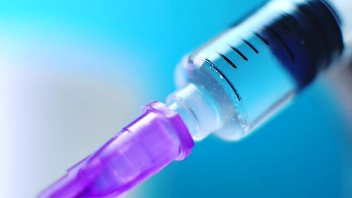 장갑 유리병 노동자 건강 병원 주사기 사람없음 치료 파란색 약 장비 환자 간호사 의사 잡기 액체 실험실 바이러스 질병 예방 날카로움 주사약 돌봄 백신 복용 예방접종 예방주사 인슐린 인플루엔자 전염병 항생제 살균 코로나바이러스 락다운 MOV 해외동영상 클립영상 직업 잡화 컬러 의학 의료기기 모션 병_용기 실험 의료진 동영상 접종 파일형식