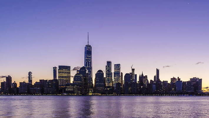 여행 건축양식 아침 사람없음 건물 강 도시풍경 햇빛 일출 고층빌딩 미국 황혼 새벽 도시 도심 야간 뉴욕 스카이라인 맨해튼 빛망울 랜드마크 허드슨강 4K 타임랩스 MOV 해외동영상 클립영상 주간 자연요소 건축물 건축 북아메리카 촬영기법 풍경 빌딩 빛 태양 노을 일몰 동영상 파일형식