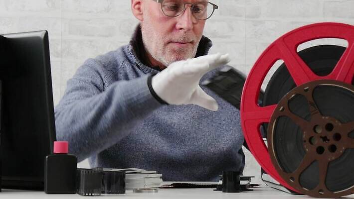 디자인 이동 실내 한명 쌓기 디지털 자료 정보 수확 변화 미끄럼틀 플라스틱 영화관 영화 오브젝트 서비스 복고 수납 얼레 구식 전환 프로듀서 4K MP4 해외동영상 클립영상 직업 1 컨셉 농업 모션 재질 문화예술 사람 내부 놀이기구 극장 동영상 파일형식