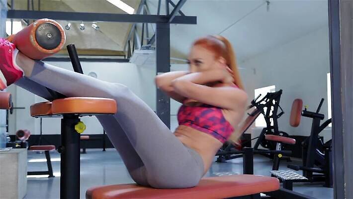 백인 직업 라이프스타일 여자 스포츠 신체 벤치 성공 근육 바닥 건강 한명 일상 운동복 운동 힘 장비 기차 작업 플랫 몸무게 보디빌더 연습 클럽 체육관 근육질 빨간머리 골 돌봄 복근 완벽 이상 스타일 MP4 해외동영상 클립영상 서양인 1 헤어스타일 옷 육상교통 컨셉 의자 모션 대중교통 사람 라이프 생활 보디빌딩 몸매 동영상 파일형식