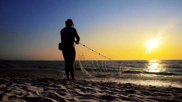 전통 라이프스타일 계절 실루엣 아시아 호수 모래 여행 백그라운드 태국 자연 하늘 성공 아침 낚시 어류 사람 동양인 사람없음 야외 물 빛 강 일출 일몰 잡기 업무 그물 당기기 농부 가난 어부 베트남 낚시꾼 캄보디아 미얀마 알바니아 스타일 4K MOV 해외동영상 클립영상 주간 자연요소 직업 나라 컨셉 모션 레저 촬영기법 인종 생활 노을 동남아시아 수중동물 작업 생태계 동영상 파일형식 남유럽