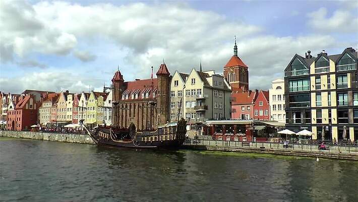 전통 바다 여행 주택 항해 사람없음 건물 강 컬러풀 여행객 항구 도시 보트 역사 함선 해군 승객 해적 포트 네비게이션 폴란드 돛대 발트해 옛날 MP4 해외동영상 클립영상 건축물 유럽 컬러 교통시설 군대 북유럽 사람 배 도둑 동영상 선박 파일형식