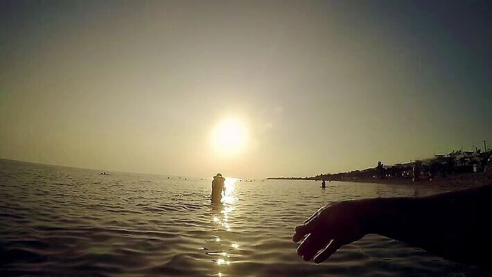 백인 커플 남자 행복 모래 스포츠 바다 놀이 하늘 사람 동양인 여름 일출 일몰 가을 게임 잡기 디스크 원형 그룹 던지기 플라스틱 다인종 점수 포인트 다민족 무료 MP4 해외동영상 슬로모션 클립영상 도형 서양인 계절 감정 관계 모션 재질 촬영기법 인종 금융 노을 질병 동영상 파일형식