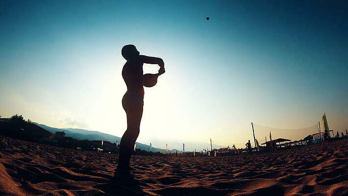 백인 라이프스타일 남자 실루엣 모래 스포츠 바다 백그라운드 공 모션 자연 놀이 하늘 휴가 건강 사람 풍경 성인 야외 물 여름 파란색 햇빛 태양 반사 일출 테니스 게임 라켓 스쿼시라켓 스쿼시 플레이어 4K MOV 해외동영상 슬로모션 클립영상 자연요소 서양인 계절 스포츠용품 컬러 촬영기법 생활 구기 노을 생태계 동영상 파일형식