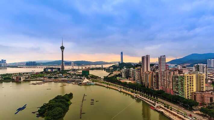 아시아 바다 건축양식 풍경 사람없음 건물 빛 도시풍경 항구 중국 야간 해안도시 랜드마크 마카오 4K 타임랩스 MP4 해외동영상 클립영상 자연요소 건축물 건축 나라 교통시설 촬영기법 도시 동영상 파일형식