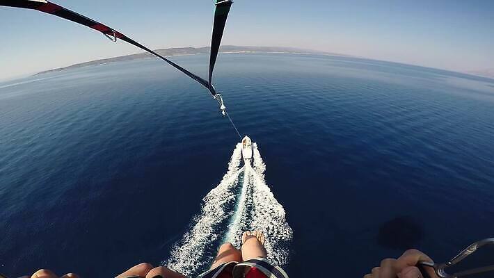 커플 스포츠 바다 휴가 사람 야외 두명 여행객 보트 크로아티아 패러세일링 1인칭시점 MP4 해외동영상 클립영상 시선 유럽 배_교통 관계 레포츠 동영상 파일형식