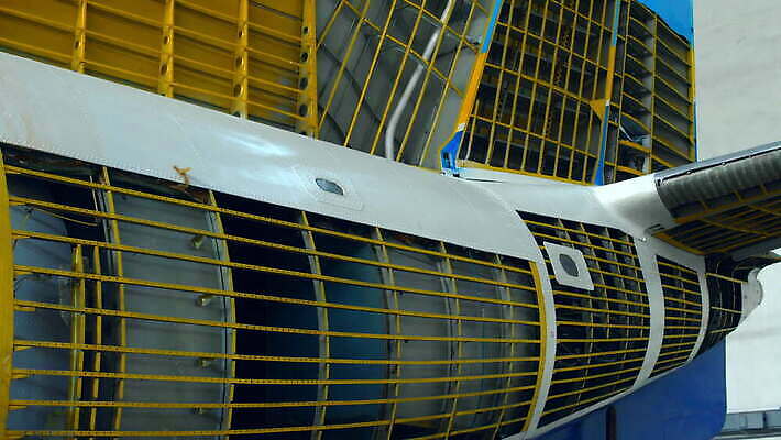 식물 산업 선 날개 부분 창문 공장 교통시설 노동자 비행기 실내 안전 사람없음 내부 금속 힘 기계 덮개 공구 업무 수리 닫기 제조 공항 옷걸이 항공 서비스 군용 제트기 육군 엔진 정비공 우주산업 공학 유지 격납고 대패 4K MOV 해외동영상 클립영상 직업 교육 교통 공업 항공교통 모션 재질 대중교통 군대 우주 뚜껑 도구 작업 기술자 시설 동영상 파일형식