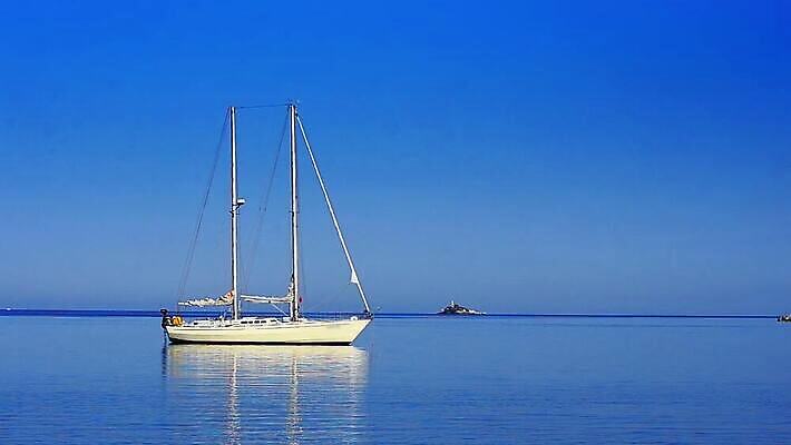 모래 스포츠 파도 바다 여행 요트 교통시설 하늘 바람 휴가 휴식 항해 사람 사람없음 물 파란색 태양 여행객 맑음 흰색 보트 고급 크루즈 함선 하와이 네비게이션 레가타 수평선 MOV 해외동영상 클립영상 자연요소 컬러 교통 컨셉 배_교통 날씨 미국 시설 동영상 파일형식