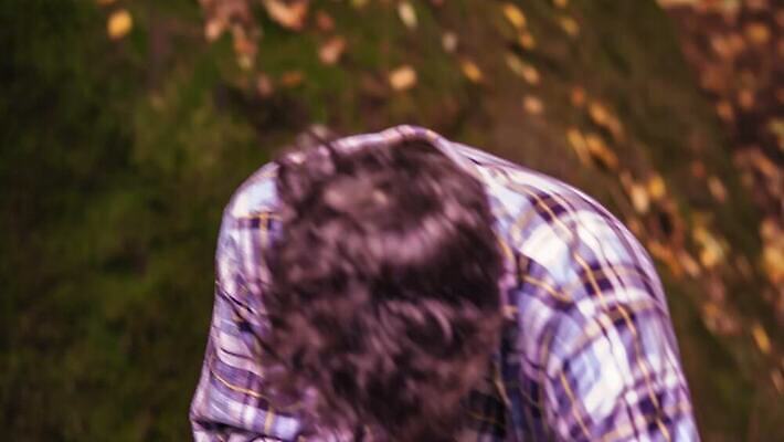 라이프스타일 손 남자 감정 문화 음악 불꽃 전등 바닥 흡연 관리 한명 사람 앉기 소녀 이벤트 성인 빛 콘서트 공연 슬픔 알코올 분위기 연기 군중 박수 만취 클럽 슛 문제 중독 많음 남용 중독자 4K MP4 해외동영상 클립영상 1 여자 어린이 컨셉 모션 불 문화예술 조명 담배 손짓 생활 신체부위 동영상 술취함 파일형식