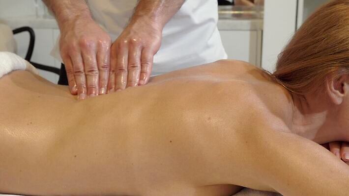 직업 웰빙 여행 신체 호텔 휴가 휴식 스트레스 건강 관리 한명 상점 스파 기쁨 마사지 고급 소중 고객 피부 마사지사 서비스 피부관리 휴양지 아로마테라피 테라피 돌봄 물리치료사 바디케어 안마사 치료사 치유 4K MOV 해외동영상 클립영상 1 감정 컨셉 모션 숙소 사람 신체부위 뷰티 장소 동영상 파일형식