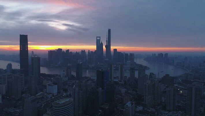 구름 실루엣 아시아 분홍색 비즈니스 건축양식 하늘 아침 안테나 파노라마 사람없음 건물 파란색 도시풍경 일출 탑 맑음 고층빌딩 중국 황혼 일몰 새벽 도시 센터 상하이 지역 스카이라인 이웃 개발 드론 스모그 수평선 4K 설정숏 MOV 해외동영상 클립영상 주간 자연요소 건축물 건축 나라 컬러 통신 날씨 촬영기법 풍경 빌딩 노을 동영상 파일형식