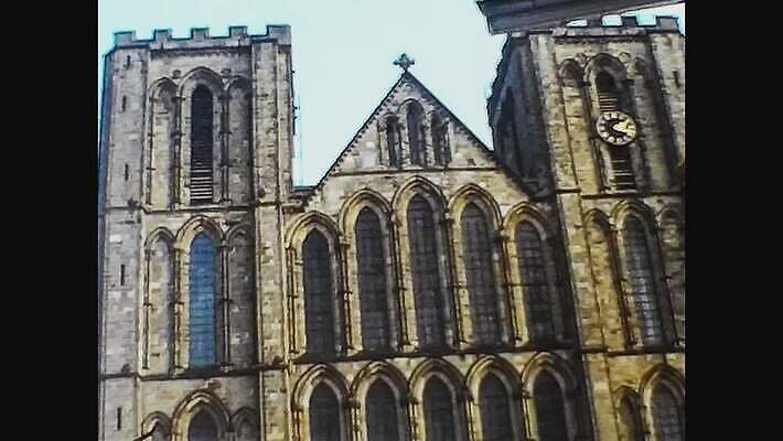 외관 유럽 기독교 종교 건축양식 영국 잉글랜드 사람없음 야외 건물 세로 성당 교회 골동품 바위 도시 거친 영혼 중세 역사 클래식 도서관 요크셔테리어 필름 영화 향수 문서 복고 영사기 동영상 구식 랜드마크 보관소 아마추어 옛날 4K MOV 해외동영상 클립영상 건축물 교육 건축 나라 컨셉 종교건축 문화예술 화장품 돌_바위 테리어 저장 파일형식