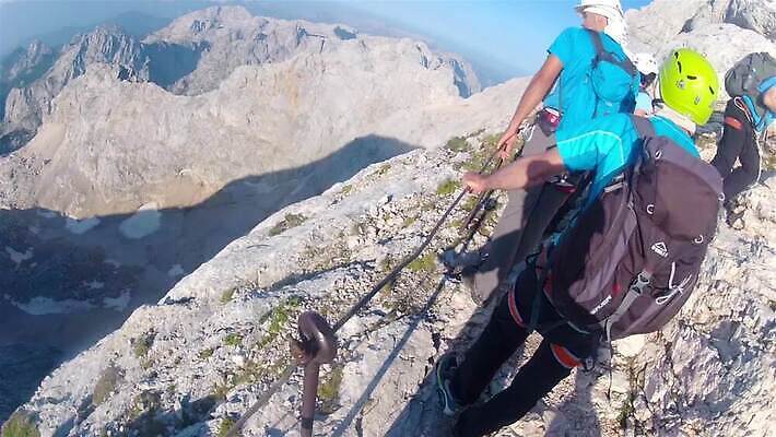 밧줄 스포츠 여행 포즈 겨울 배낭 자연 하늘 성공 산 사람 사람없음 야외 걷기 얼음 등산 트래킹 하이킹 추위 탐험 정상 위험 오르기 알프스 산악가 역경 원정 절정 정복 필승 하이커 1인칭시점 MP4 해외동영상 클립영상 자연요소 시선 계절 유럽 줄 컨셉 가방 모션 레저 우승 생태계 동영상 파일형식