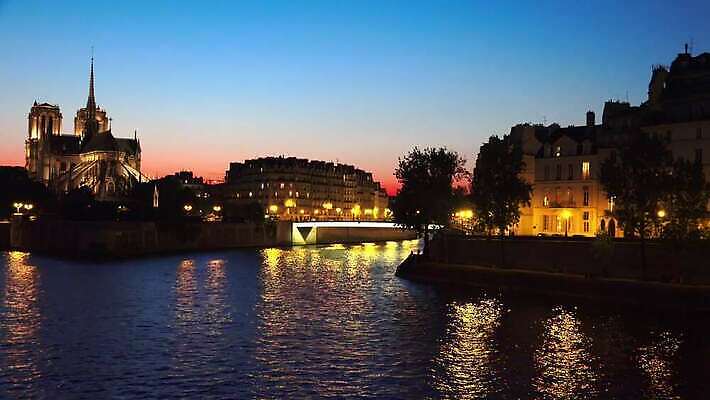 유럽 종교 여행 건축양식 하늘 사람없음 건물 물 여름 파란색 강 도시풍경 컬러풀 성당 교회 황혼 일몰 프랑스 도시 중세 역사 재산 야간 저녁 빛망울 천연기념물 프랑스어 고딕 랜드마크 르네상스 옛날 파리(프랑스) 4K MP4 해외동영상 클립영상 자연요소 문자 건축물 계절 건축 나라 컬러 종교건축 풍경 금융 빛 노을 동영상 파일형식