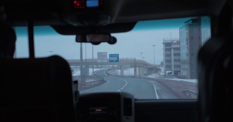 도로 여행 겨울 자동차 실내 핀란드 사람없음 내부 운전 도시 운전사 공항 승차 저녁 방향 사인 회전 택시 루트 방법 자동 충고 헬싱키 4K MOV 해외동영상 클립영상 직업 계절 길 육상교통 교통시설 모션 승용차 북유럽 야간 동영상 파일형식