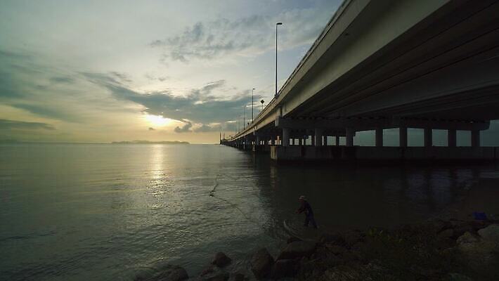 전통 실루엣 아시아 바다 섬 건축양식 자연 하늘 사람없음 태양 맑음 잡기 그물 던지기 낚시꾼 4K 페낭 MOV 해외동영상 클립영상 자연요소 건축 나라 모션 날씨 촬영기법 생태계 동영상 말레이시아 파일형식