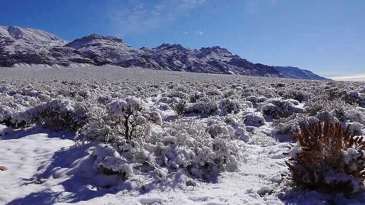 구름 공원 모래 여행 겨울 자국 자연 하늘 휴가 산 건조 파노라마 풍경 사람없음 야외 파란색 계곡 맑음 미국 트래킹 하이킹 사막 흰색 황무지 숲 언덕 캘리포니아 통과 내추럴 요세미티국립공원 전국 절정 4K MP4 해외동영상 클립영상 자연요소 계절 공공시설 컬러 북아메리카 레저 날씨 촬영기법 국립공원 생태계 동영상 파일형식