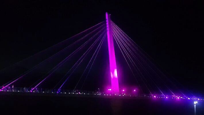 유럽 아시아 바다 여행 건축양식 전등 조명 한국 동양인 풍경 사람없음 건물 물 도시풍경 반사 여행객 탑 항구 고층빌딩 새벽 도시 만 보트 도심 야간 저녁 장면 스카이라인 석호 빛망울 랜드마크 4K MOV 해외동영상 클립영상 자연요소 건축물 건축 나라 배_교통 교통시설 사람 인종 빌딩 빛 동영상 파일형식