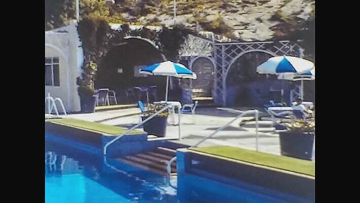 외관 유럽 바다 섬 여행 자연 하늘 호텔 휴가 휴식 사람없음 야외 건물 물 파란색 맑음 수확 골동품 만 거친 역사 클래식 지중해 필름 영화 향수 휴양지 문서 복고 영사기 몰타섬 보관소 아마추어 옛날 4K MOV 해외동영상 클립영상 자연요소 건축물 나라 컬러 컨셉 농업 숙소 날씨 문화예술 화장품 장소 저장 생태계 몰타 동영상 파일형식