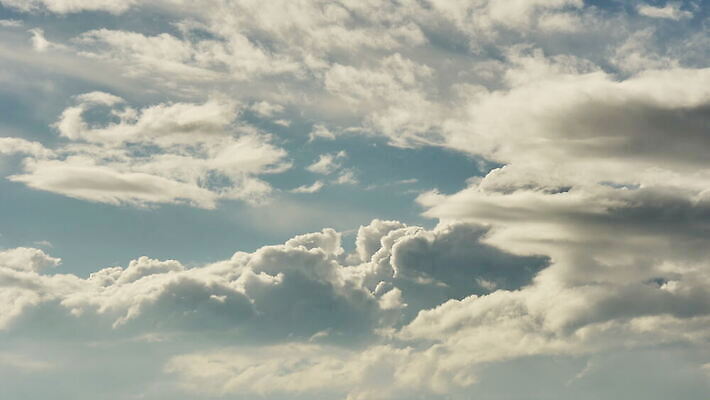 컬러 백그라운드 자연 하늘 날씨 사람없음 야외 파란색 빛 햇빛 태양 우주 환경 맑음 자유 흰색 분위기 천국 솜털 오존 4K MOV 해외동영상 클립영상 자연요소 컨셉 생태계 동영상 파일형식