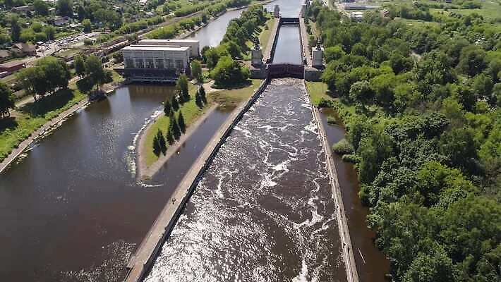 산업 교통시설 사람없음 야외 건물 물 강 환경 흐름 화물 개울 댐 잠금 대문 운하 공학 조감도 4K MOV 해외동영상 클립영상 자연요소 건축물 공공시설 교육 교통 컨셉 문 운송업 시설 보안 동영상 파일형식
