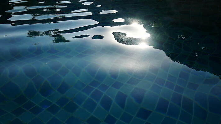 나무 라이프스타일 물결 스포츠 파도 백그라운드 표면 휴가 건강 손바닥 그림자 사람없음 야외 물 여름 파란색 빛 강 햇빛 반사 맑음 수영 침묵 젖음 연못 신선 투명 액체 당구 휴양지 다이빙 웨이브 장면 코코넛 깊이 터키석 4K MOV 해외동영상 클립영상 자연요소 식물 손 계절 바다 컬러 과일 날씨 생활 태양 구기 소리 장소 수상스포츠 보석 동영상 수중스포츠 파일형식