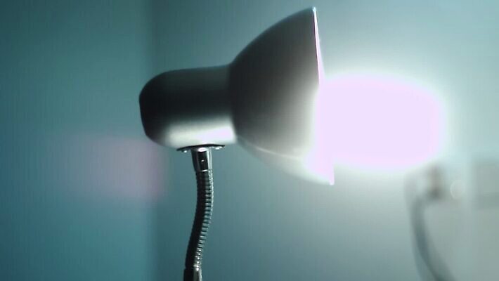 라이프스타일 디자인 종이 벽 가구 백그라운드 컨셉 비즈니스 탁자 추상 주택 실내 사람없음 내부 목재 장식 초록색 빛 사무실 펜 쌓기 우주 방 장비 회색 흰색 램프 업무 점 작업실 야간 저녁 위험 그늘 무서움 질문 책상 오브젝트 스포트라이트 빛망울 호러 스타일 벡터 포트폴리오 MOV 해외동영상 클립영상 자연요소 나무 감정 컬러 생활용품 무늬 재료 모션 조명 건물 생활 필기구 작업 공포 동영상 파일형식