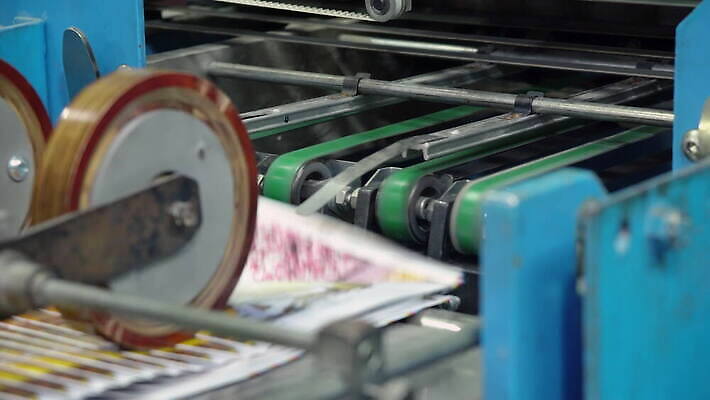 식물 디자인 산업 종이 선 컬러 비즈니스 공장 교통시설 모션 주택 흑백 사람없음 상점 디지털 기계 장비 벨트 도구 업무 판넬 작업실 신문 제조 잡지 인쇄 상업 페이지 언론 공학 방법 조종장치 출판 컨베어밸트 4K 인트로 MOV 해외동영상 클립영상 잡화 교육 교통 공업 촬영기법 건물 간행물 작업 뉴스 시설 동영상 파일형식